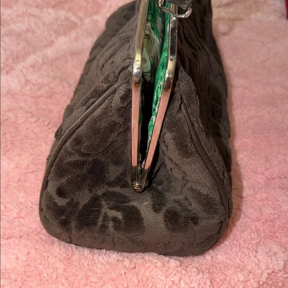 Glenda Gies Chic Black Floral Clutch - Picture 9 of 11